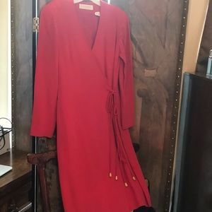 Dana BuchmanSz 4 100% silk Wrap dress gold trivets